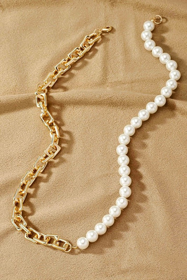 Asymmetric pearl and chunky link chain necklace