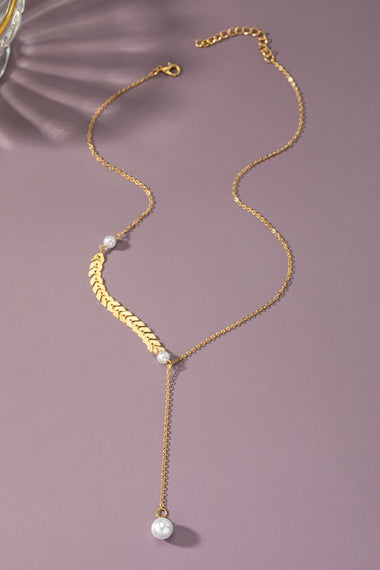 Asymmetric chain necklace with pearl drop
