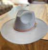 Structured wide brim panama hat With leather belt