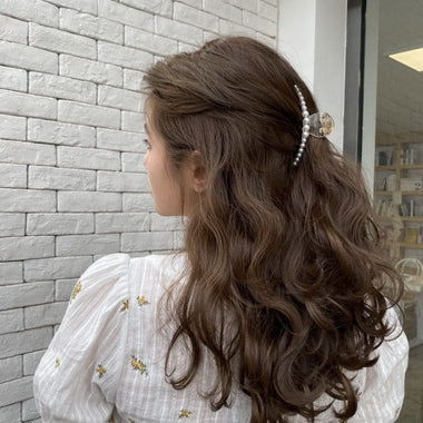 Modern pearl claw-hair upstyle-Large Clear